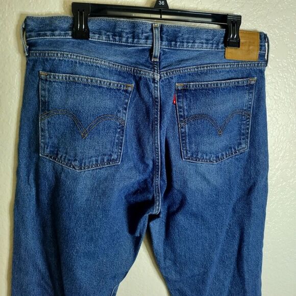 Levi's Premium Wedgie Straight Fit Women's distressed Jeans sz 32 - Picture 7 of 12
